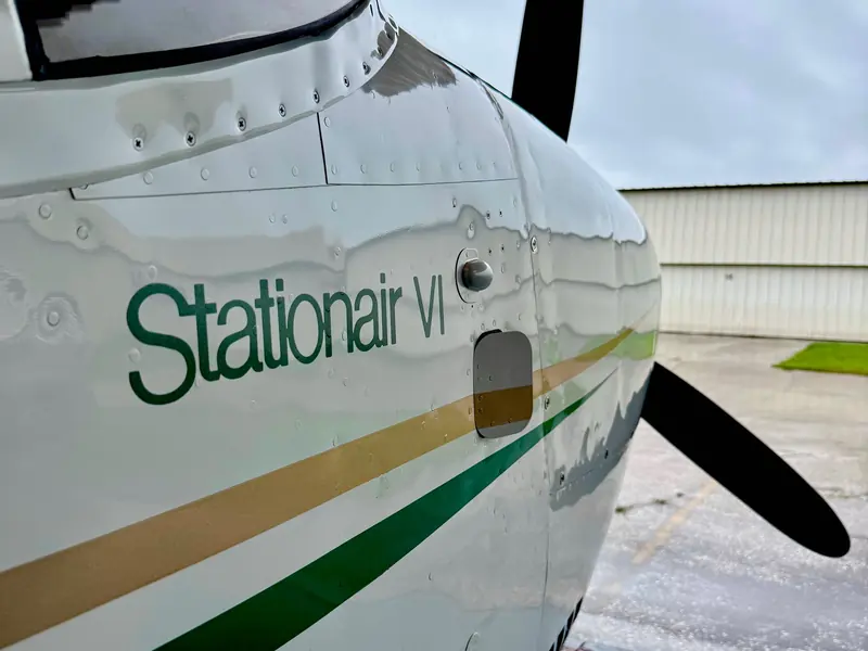 Gloss on the Cessna Stationair livery after detailing
